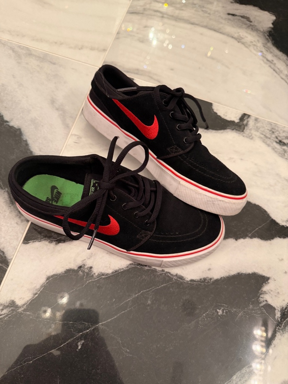 Stefan Janoski Nike SB Youth Black Suede Skate Shoes with Crimson Swoosh